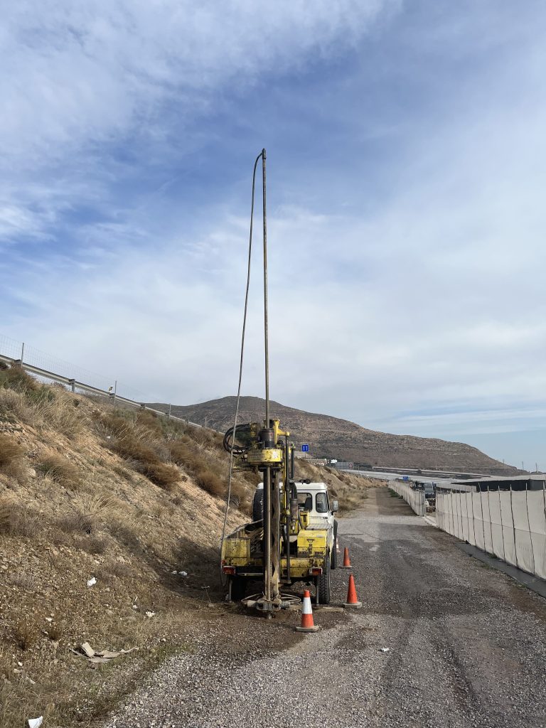 Redacción anejos geología-geotecnia y procedencia de materiales