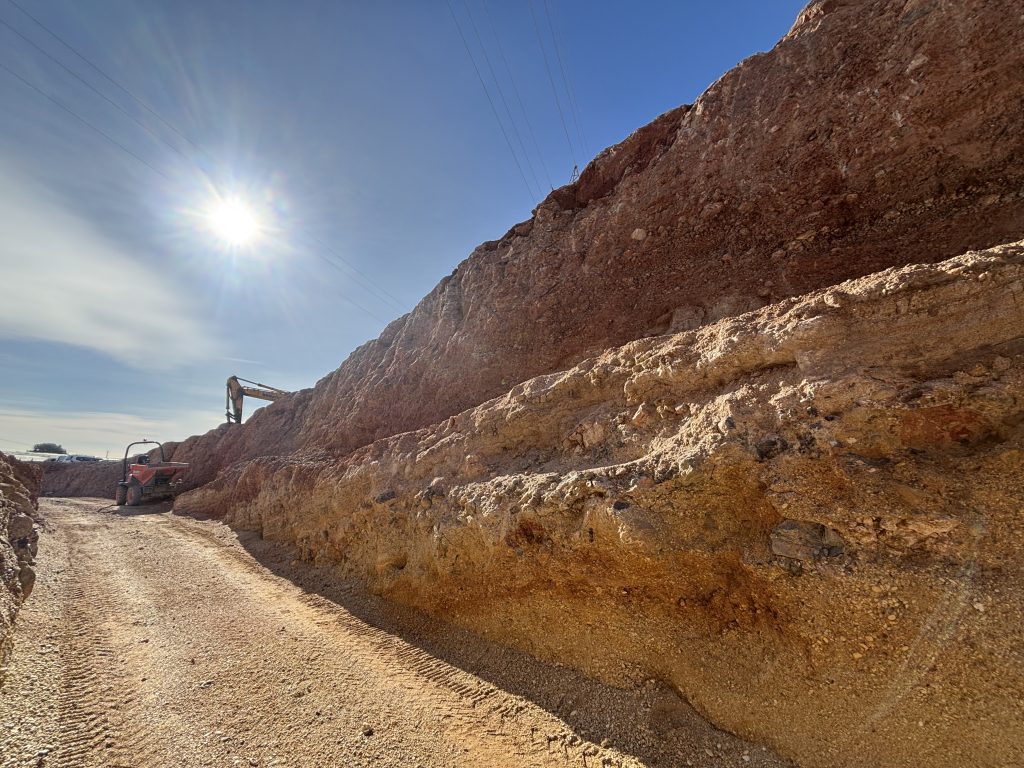 Geological survey and analysis of the temporary stability of the excavation